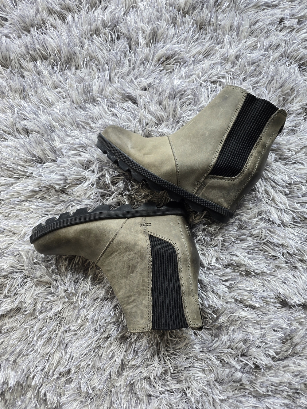 Sorel Joan Stylish Olive Green Chelsea Booties with Black Elastic Panels